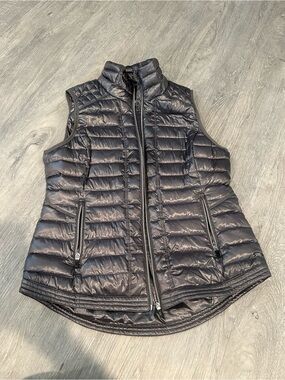 Tommy Hilfiger Puffer Vest-Size Large.